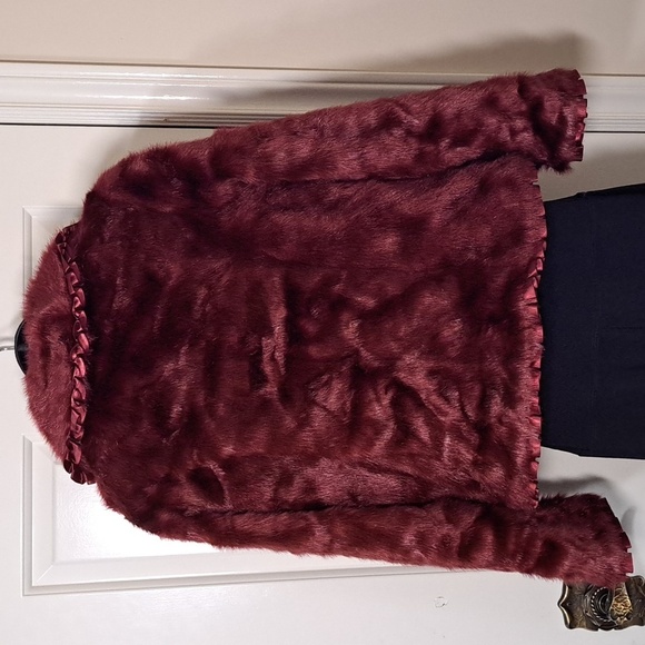 Terry Lewis Classic Luxuries Faux Fur ruffle detail Burgundy Jacket Size XS - Picture 4 of 13